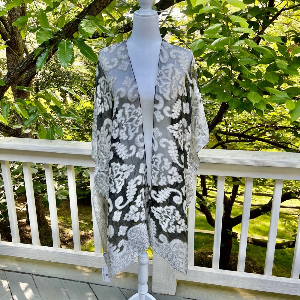 NWT  Gorgeous, elegant Jessica McClintock Kimono.